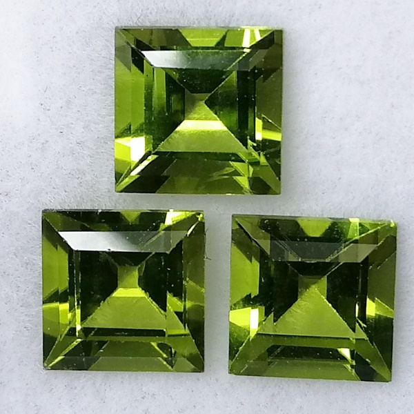 3 Peridotos 5,93 ct Verde