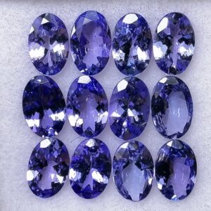 12 Tanzanitas 4,82 ct Violeta Azulado
