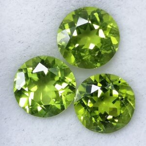3 Peridotos 6,71 ct Verde