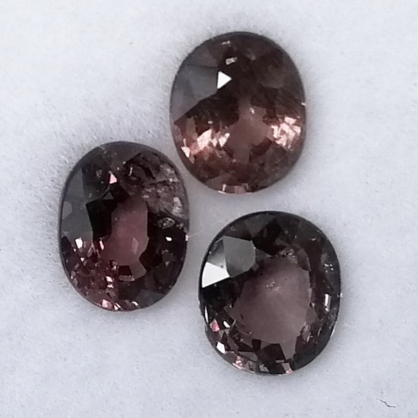 3 Granates 2,54 ct Verdes