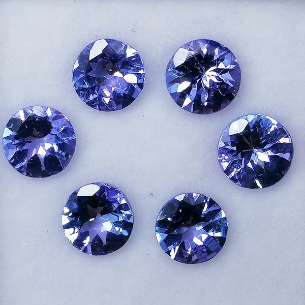 6 Tanzanitas 2,51 ct Violeta Azulado