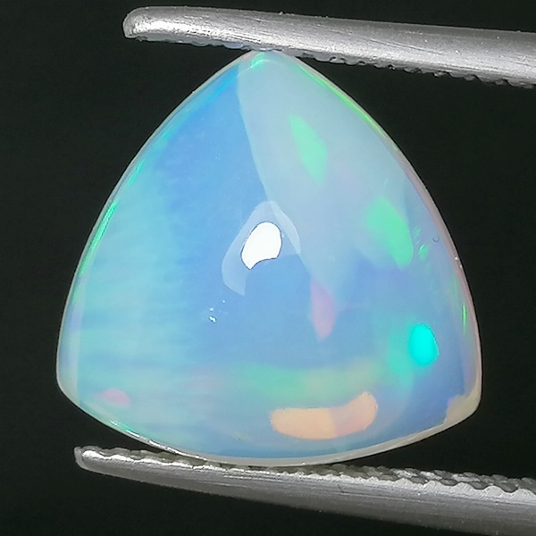 Ópalo Noble 3,66ct Juego de Colores