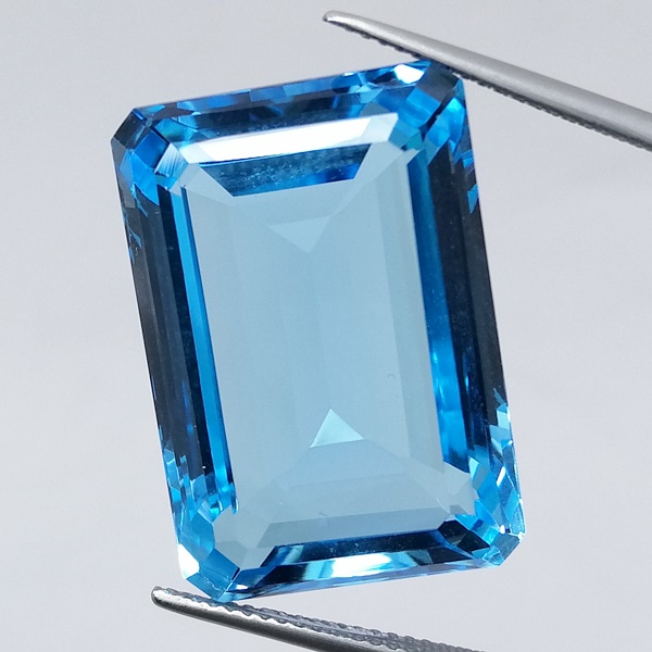 Swiss Blue Topaz 46,97ct Azul