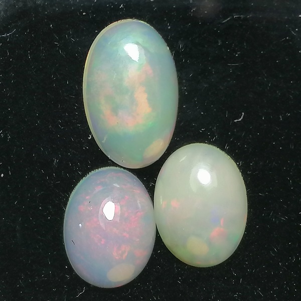 Ópalo Noble 2,76ct Juego de Colores